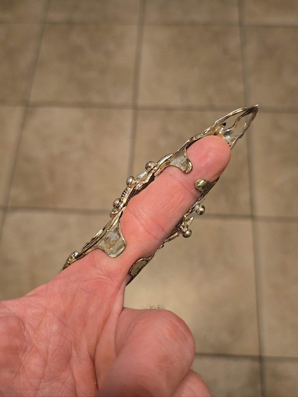 Finger Ring - Picture 2 of 7